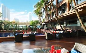 โรงแรมแม่น้ำ รามาดาพลาซา